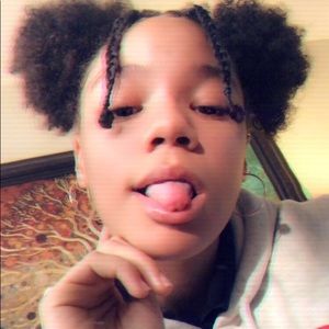 Meet your Posher, Kelly